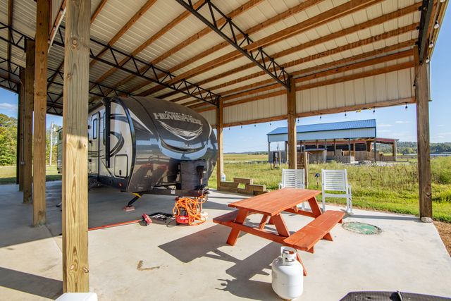 1997 Hardin Bottom River Rd, Clifton, TN 38425