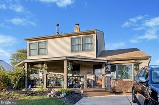 10 BLACK PINE LN, Levittown, PA 19054