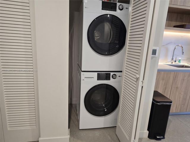 11 NE 6th Street 2103, Miami, FL 33132