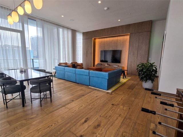 11 NE 6th Street 2103, Miami, FL 33132