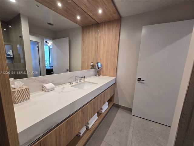 11 NE 6th Street 2103, Miami, FL 33132