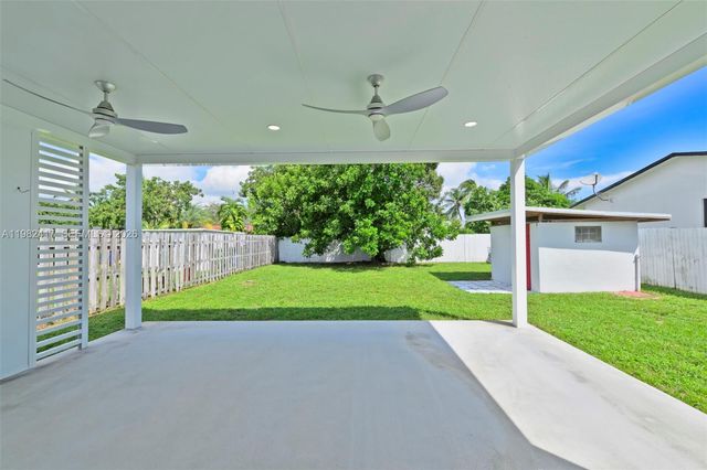 104 SW 7th St, Hallandale Beach, FL 33009