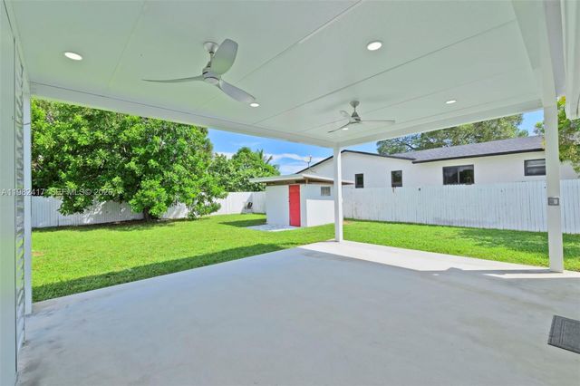 104 SW 7th St, Hallandale Beach, FL 33009