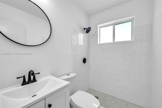 104 SW 7th St, Hallandale Beach, FL 33009