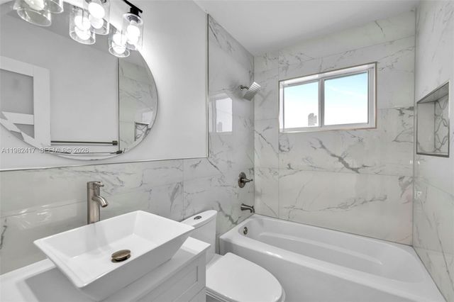 104 SW 7th St, Hallandale Beach, FL 33009