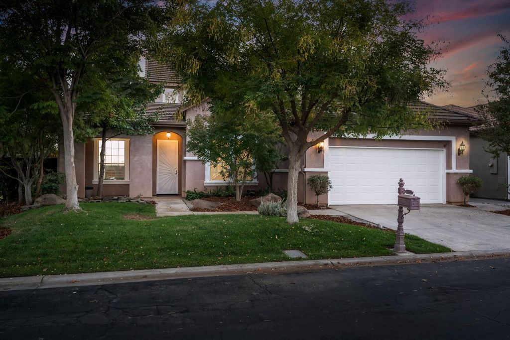Image 1 of property listing at 10873 E Clearwater Way, Clovis, CA 93619