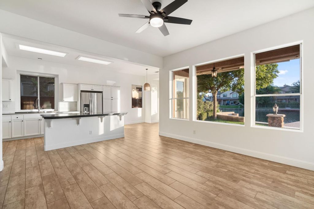 Image 12 of property listing at 10873 E Clearwater Way, Clovis, CA 93619
