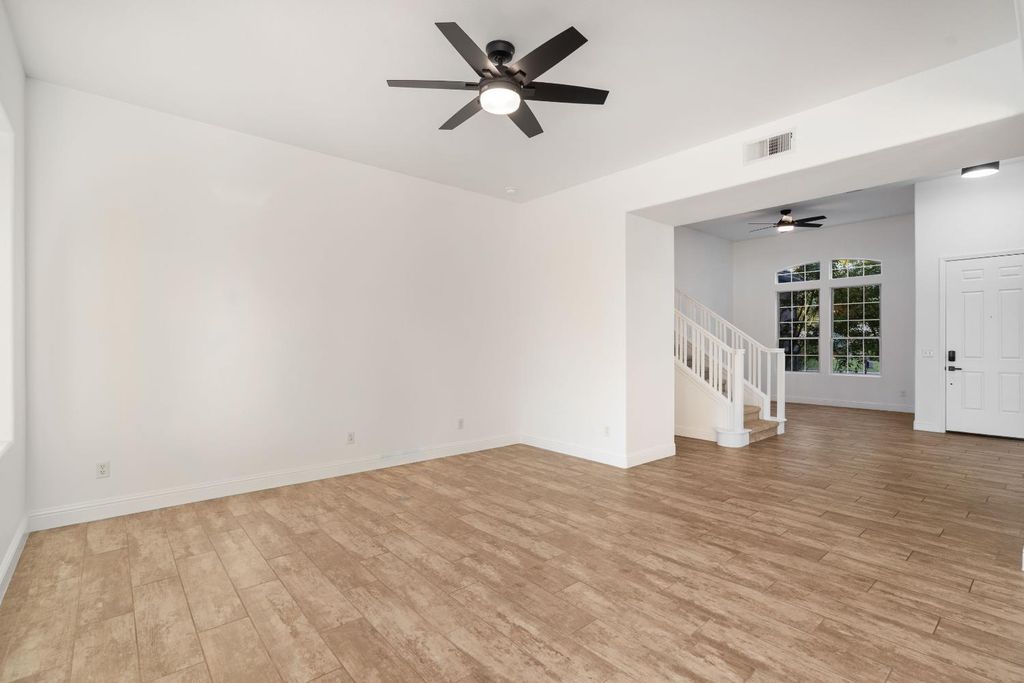Image 14 of property listing at 10873 E Clearwater Way, Clovis, CA 93619