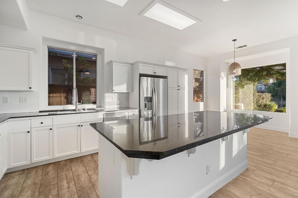 Image 15 of property listing at 10873 E Clearwater Way, Clovis, CA 93619