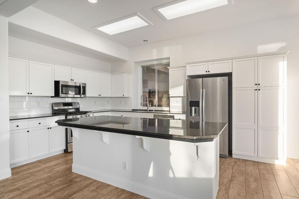 Image 16 of property listing at 10873 E Clearwater Way, Clovis, CA 93619