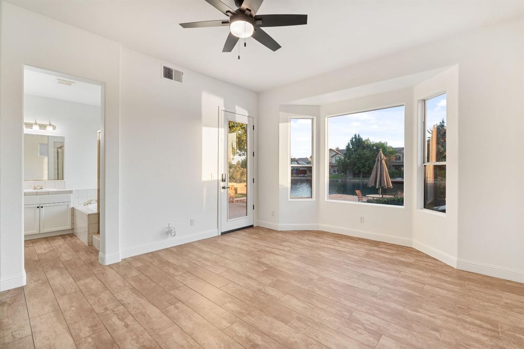 Image 26 of property listing at 10873 E Clearwater Way, Clovis, CA 93619