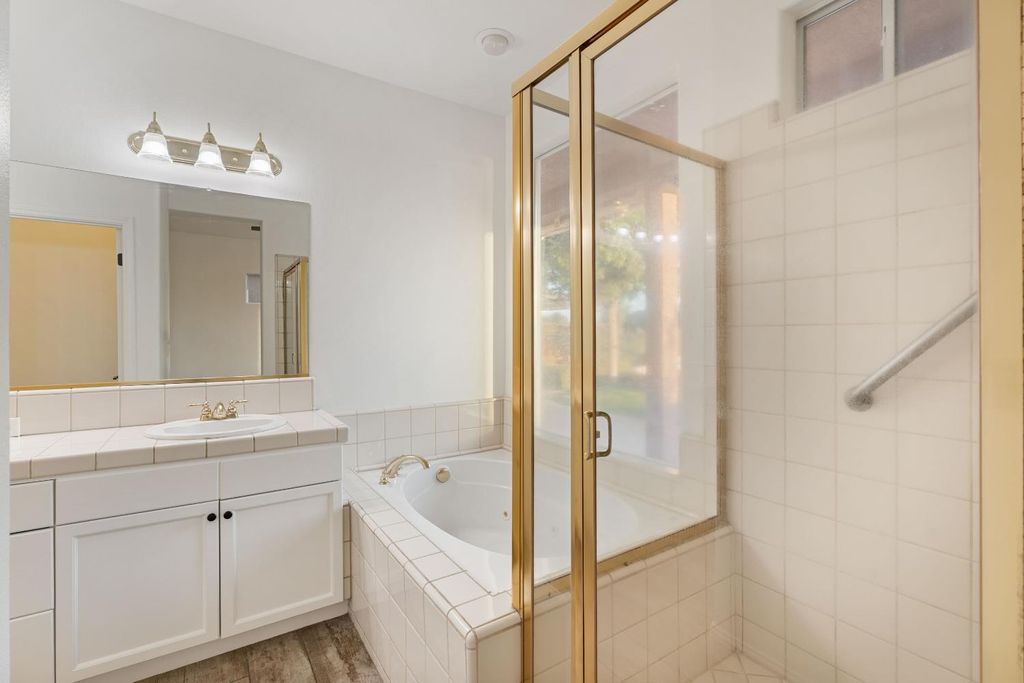 Image 28 of property listing at 10873 E Clearwater Way, Clovis, CA 93619