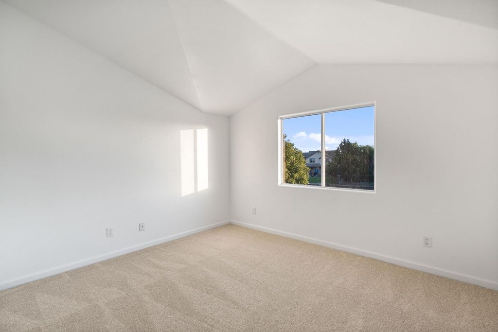 Image 33 of property listing at 10873 E Clearwater Way, Clovis, CA 93619