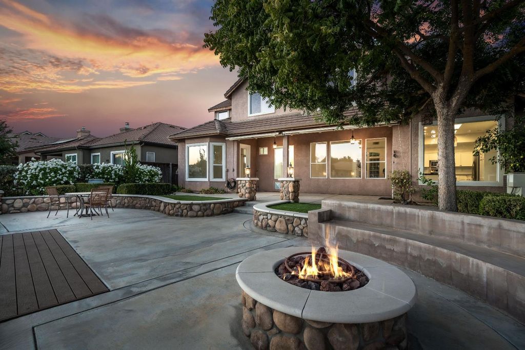 Image 39 of property listing at 10873 E Clearwater Way, Clovis, CA 93619