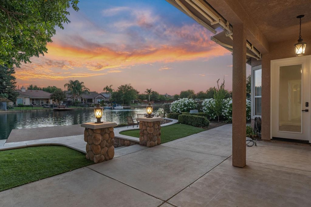 Image 41 of property listing at 10873 E Clearwater Way, Clovis, CA 93619
