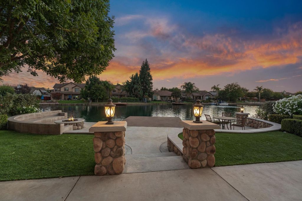 Image 42 of property listing at 10873 E Clearwater Way, Clovis, CA 93619