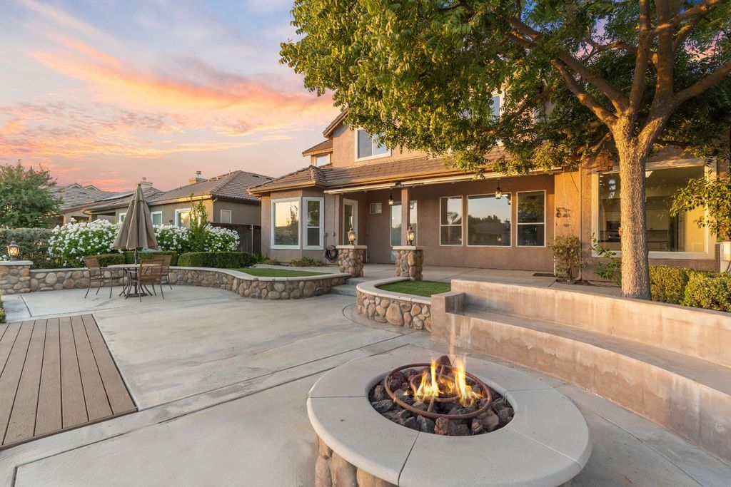 Image 47 of property listing at 10873 E Clearwater Way, Clovis, CA 93619