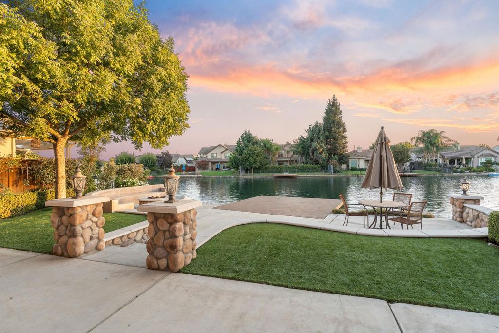 Image 49 of property listing at 10873 E Clearwater Way, Clovis, CA 93619