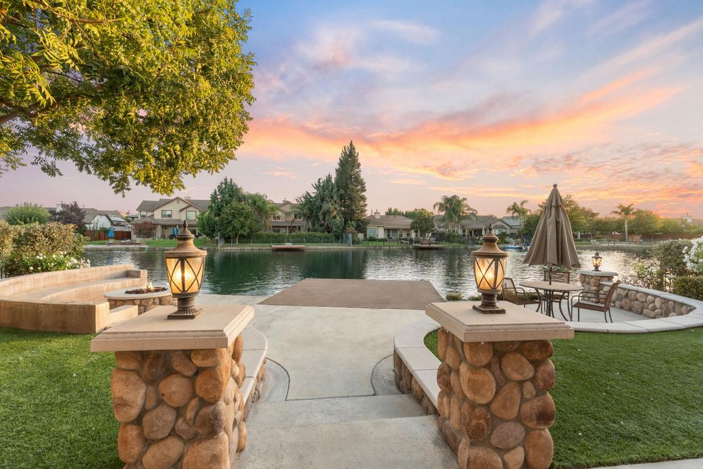 Image 50 of property listing at 10873 E Clearwater Way, Clovis, CA 93619