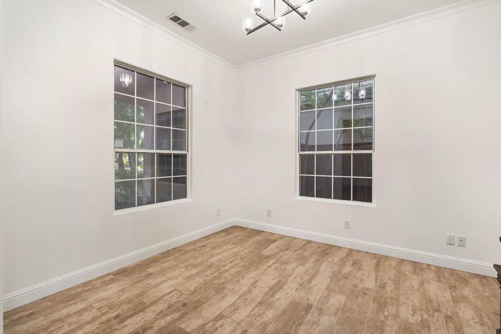 Image 9 of property listing at 10873 E Clearwater Way, Clovis, CA 93619