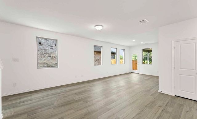 14204 Gallatin Street, Pilot Point, TX 76258