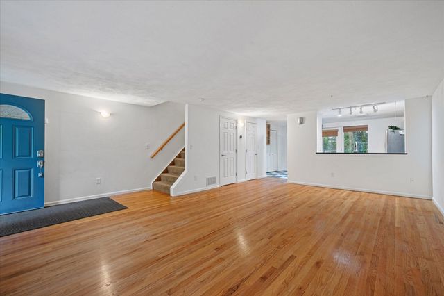 111 Brigham St 11B, Hudson, MA 01749