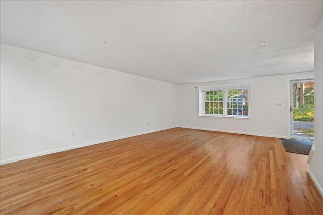 111 Brigham St 11B, Hudson, MA 01749