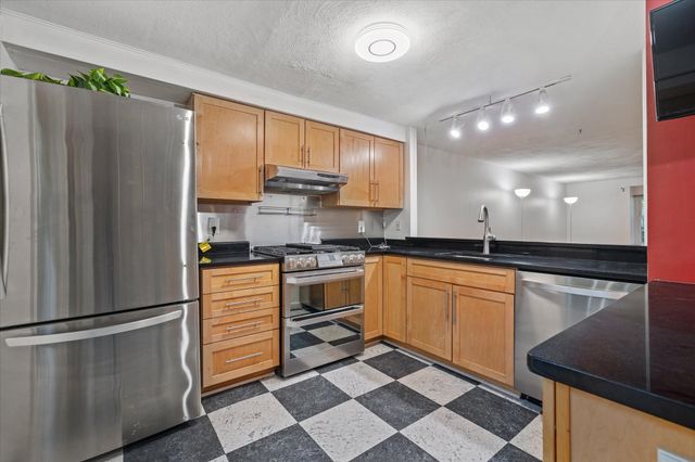 111 Brigham St 11B, Hudson, MA 01749