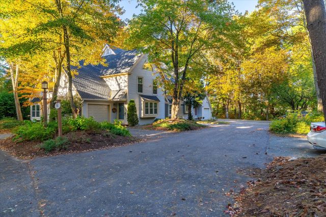 111 Brigham St 11B, Hudson, MA 01749