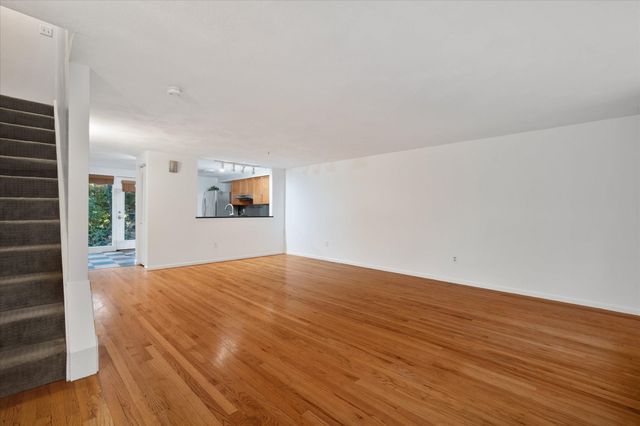 111 Brigham St 11B, Hudson, MA 01749