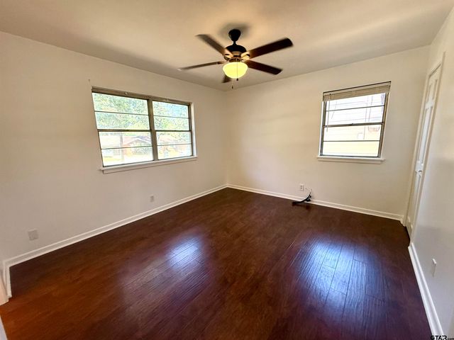 3205 Timberlane Dr, Tyler, TX 75701