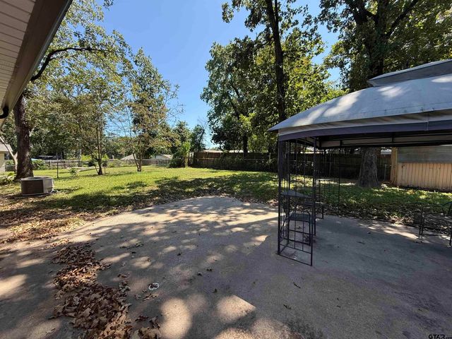 3205 Timberlane Dr, Tyler, TX 75701