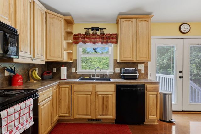 2021 Diamond Hill RD, Moneta, VA 24121
