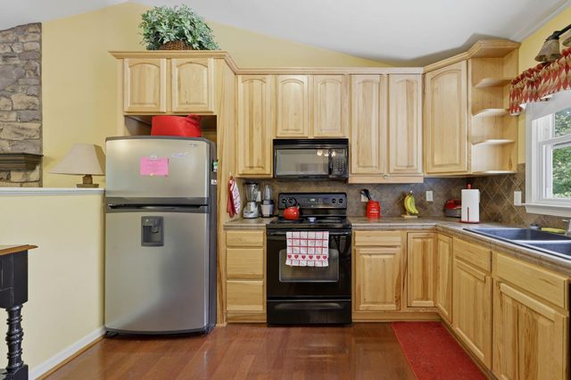 2021 Diamond Hill RD, Moneta, VA 24121