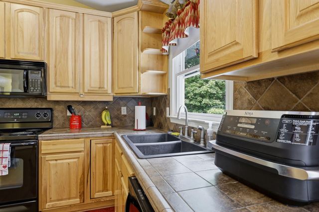 2021 Diamond Hill RD, Moneta, VA 24121