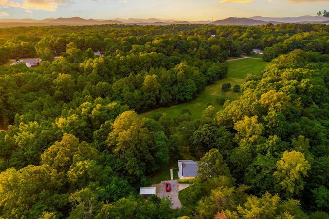 2021 Diamond Hill RD, Moneta, VA 24121