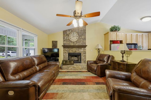 2021 Diamond Hill RD, Moneta, VA 24121