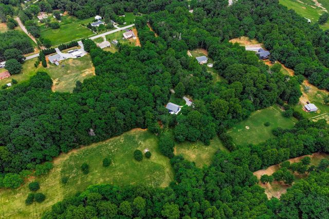 2021 Diamond Hill RD, Moneta, VA 24121