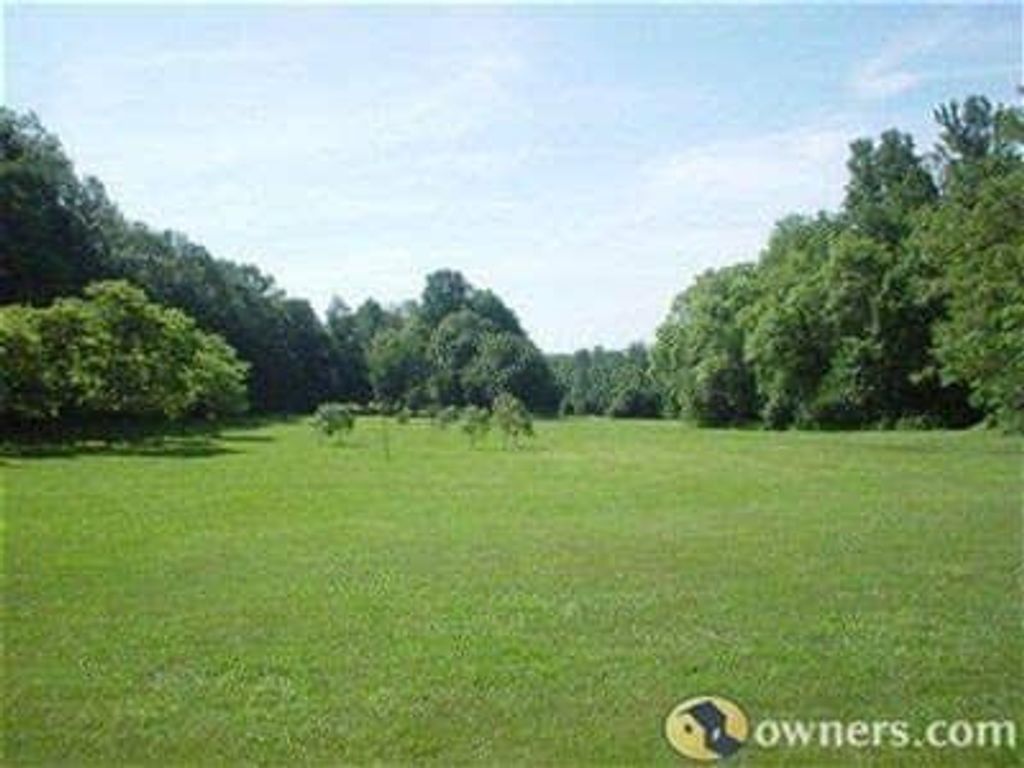 2021 Diamond Hill RD, Moneta, VA 24121