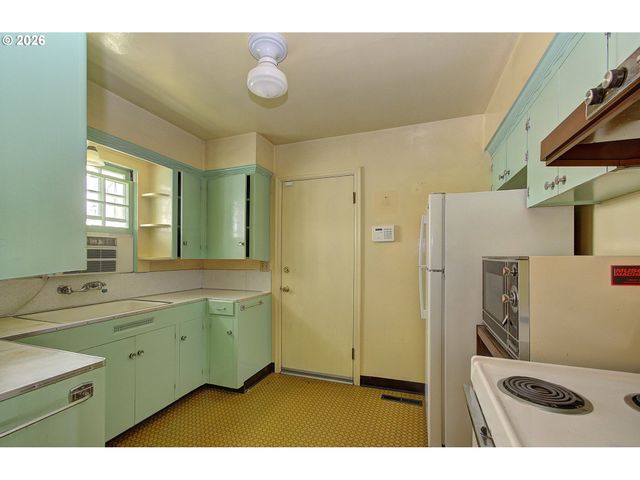 4534 Ne 82ND Ave, Portland, OR 97220