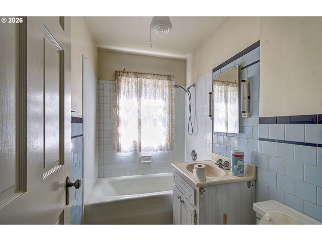 4534 Ne 82ND Ave, Portland, OR 97220