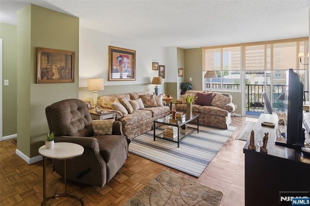 160 Overlook Avenue 5E1, Hackensack, NJ 07601