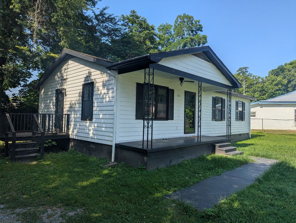306 Hamilton St, Fayetteville, TN 37334