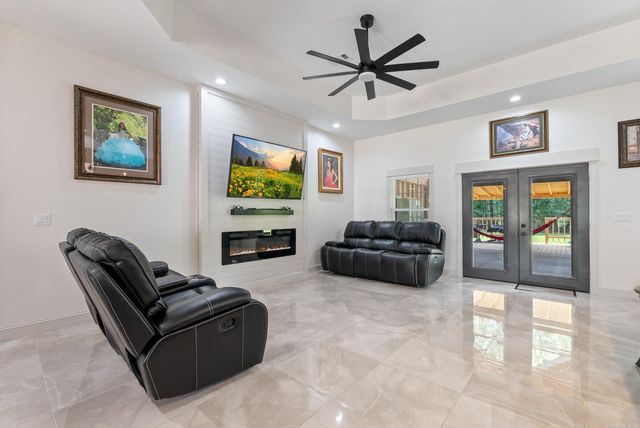 8 Fiegel Loop, Conway, AR 72032