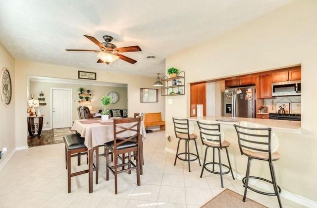 820 Perry Street, Angleton, TX 77515