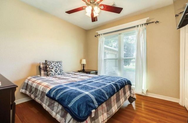 820 Perry Street, Angleton, TX 77515