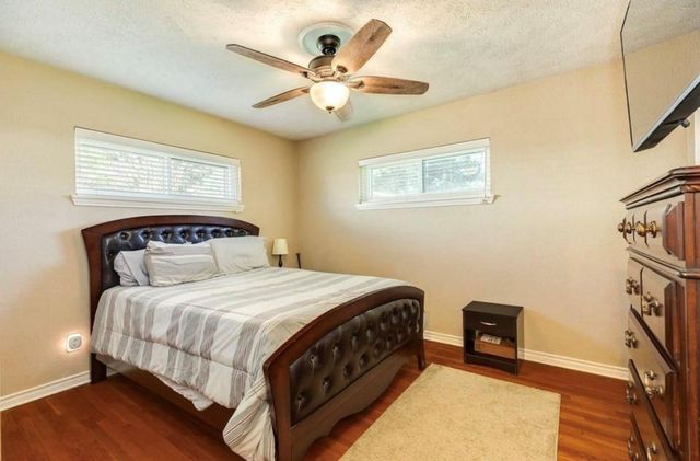 820 Perry Street, Angleton, TX 77515