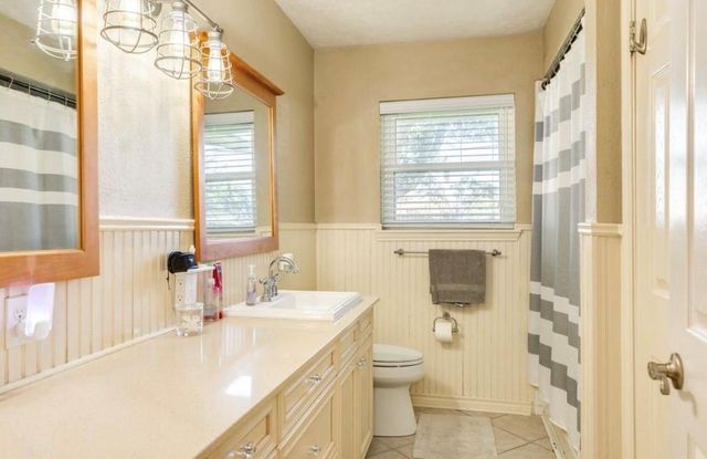 820 Perry Street, Angleton, TX 77515