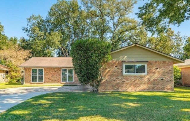 820 Perry Street, Angleton, TX 77515