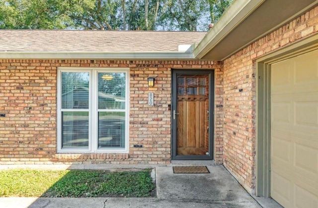 820 Perry Street, Angleton, TX 77515
